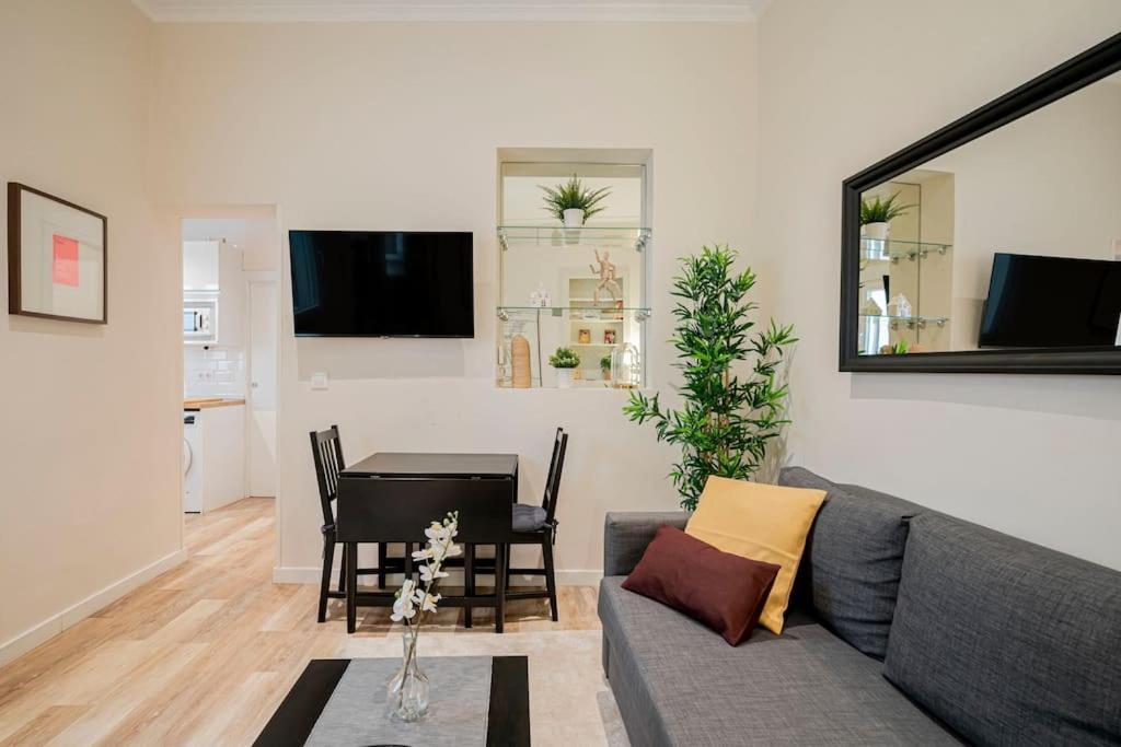 Victor Apartments Prado Madrid Exterior photo